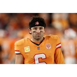 Tampa Bay Buccaneers bestämmer sig för att bära sin vita retrotröja från grundandet igen för den nya säsongen